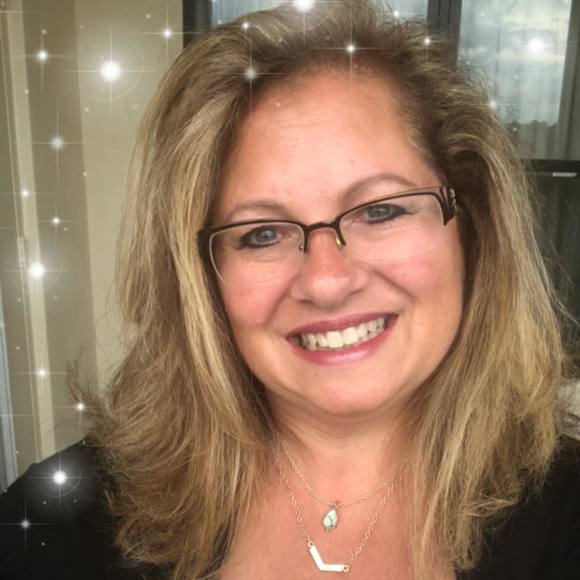 Meet your Posher, Sarah - Picture 1 of 1